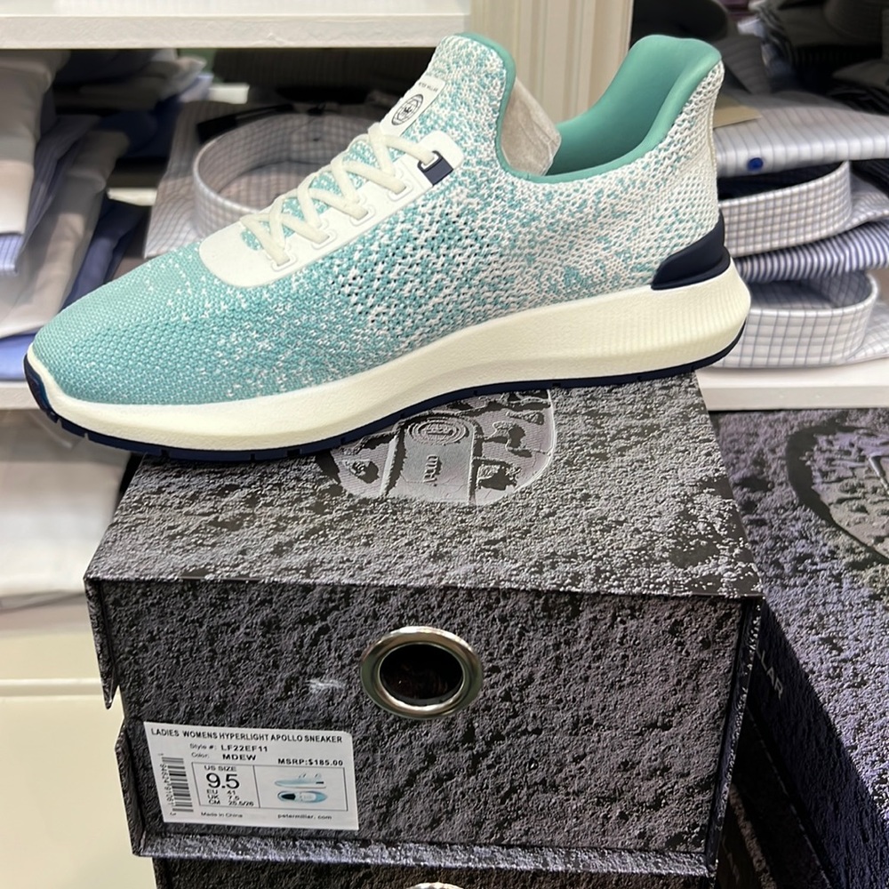 Ladies Tennis Shoe